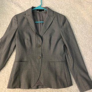 GORGEOUS Theory Blazer  wool suit jacket in gray, 2 buttons, size 6, worn ONCE
